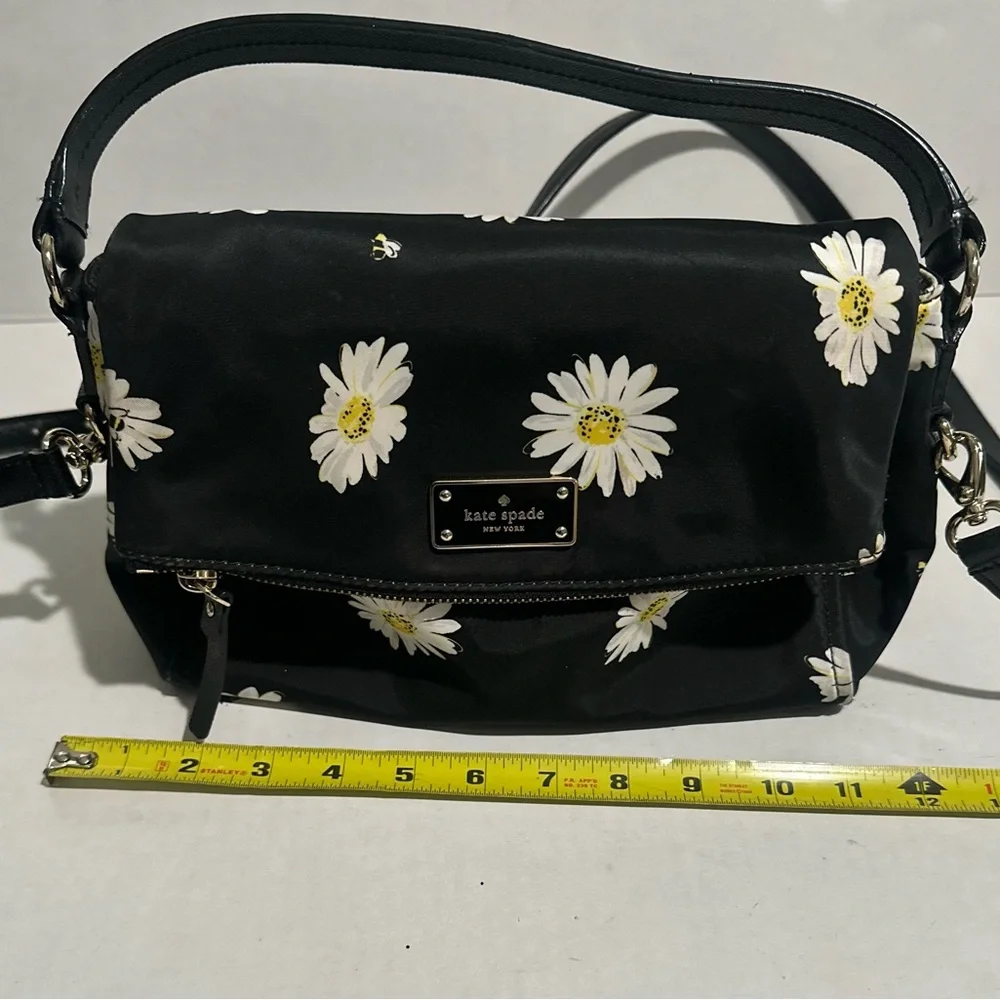 Kate Spade Miri Blake Avenue Falling Daisy Handbag/Crossbody
In Mint Condition - Picture 2 of 5